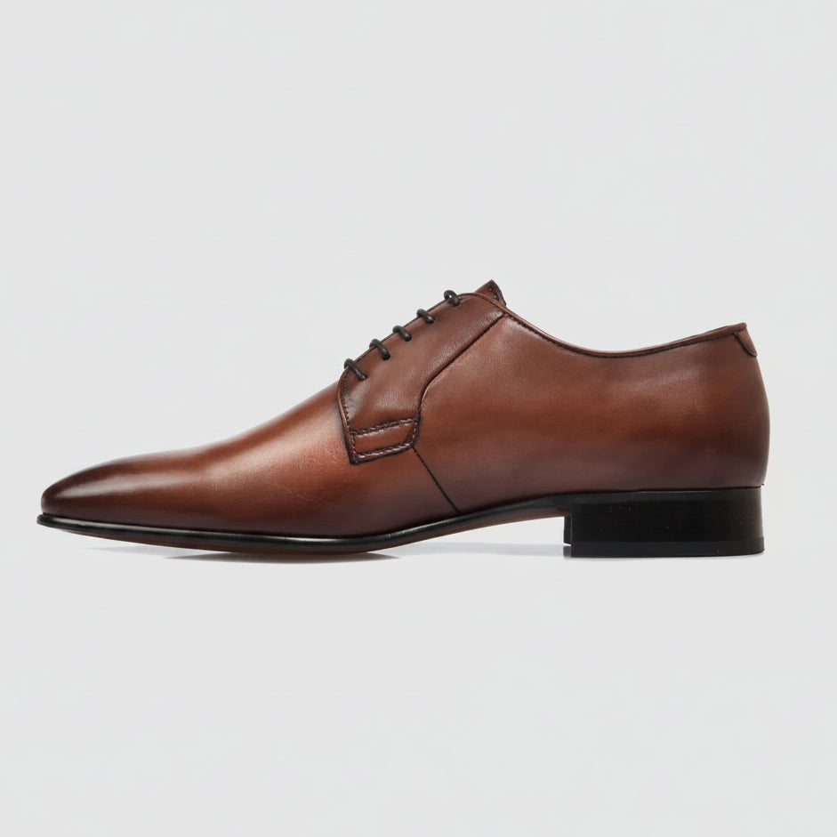 Men’s Ellis Derby shoes by Brando, crafted from polished leather with a chisel toe and stacked heel.