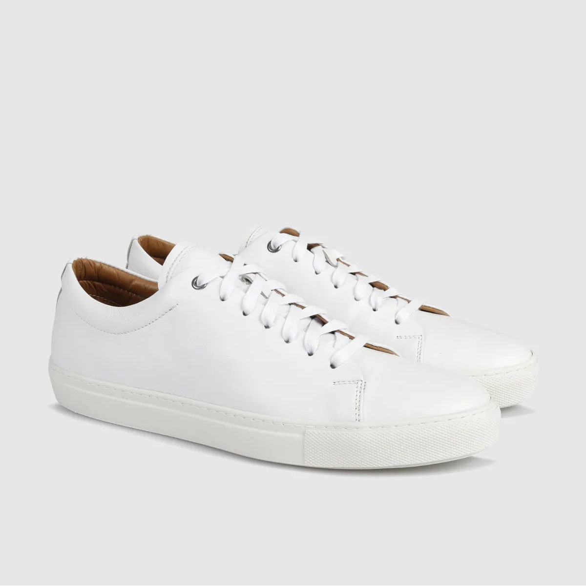 Brando’s Beamer leather sneaker with a natural rubber sole and memory‑foam comfort.