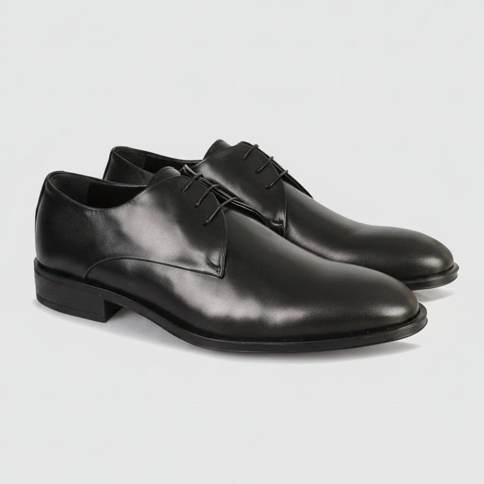 Men’s Mylo black leather lace‑ups by Brando, featuring an elongated rounded toe, polished finish and Italian craftsmanship.