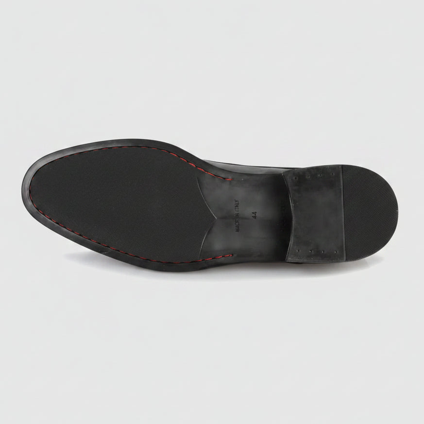 Men’s Mylo black leather lace‑ups by Brando, featuring an elongated rounded toe, polished finish and Italian craftsmanship.