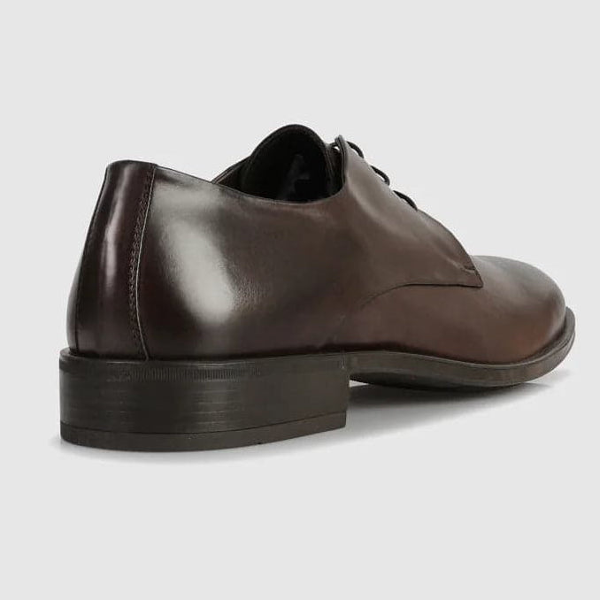 Men’s Mylo brown leather lace‑ups by Brando, featuring an elongated rounded toe, polished finish and Italian craftsmanship.