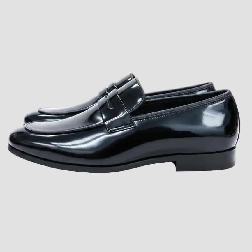 Slim fit men's leather loafer by Martino Carolus.