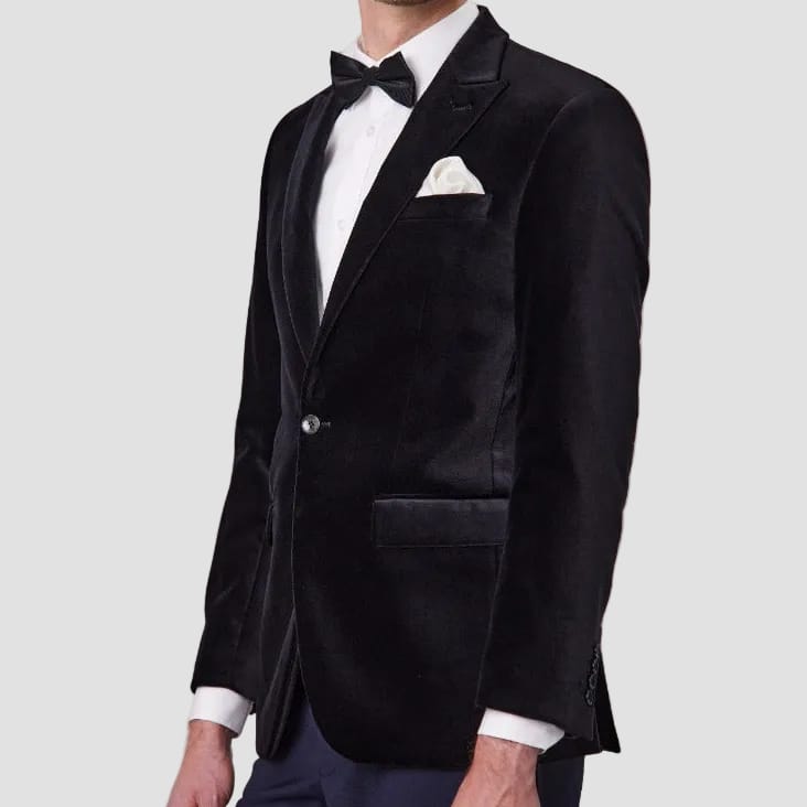 Jonah Black Velvet Sports Jacket—slim fit with peak lapel and plush velvet finish. A refined single‑button Savile Row