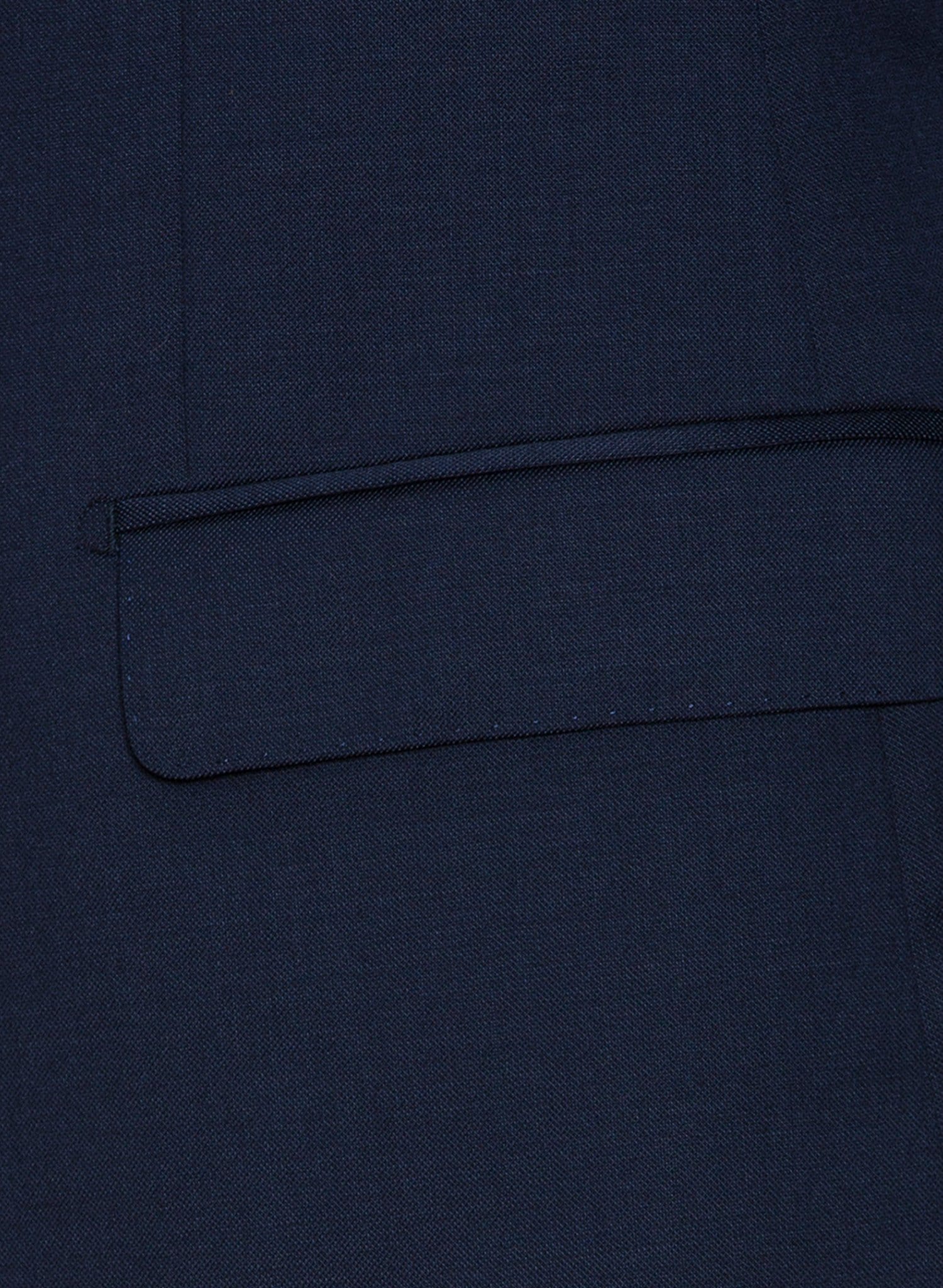 A close up view of the jacket pocket detailing on the Cambridge classic fit range suit in dark blue navy pure wool F2800
