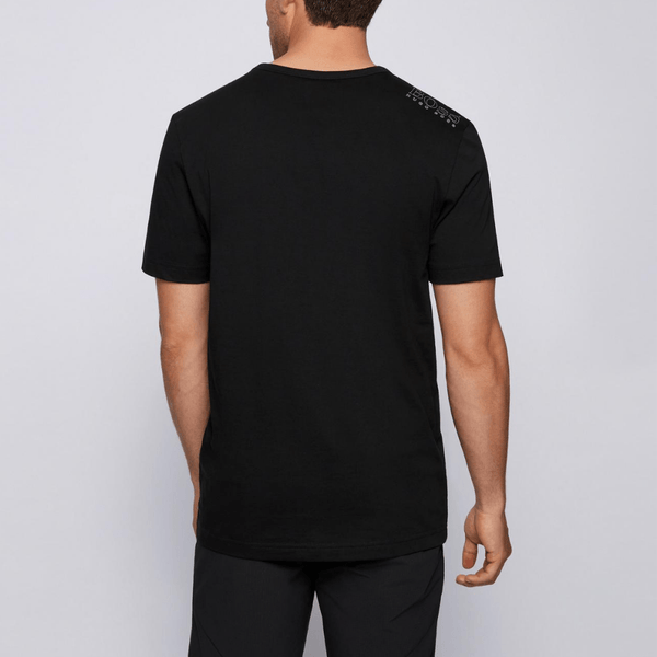 hugo boss classic fit crew neck tshirt in black pure cotton showing the contrast logo on the right shoulder