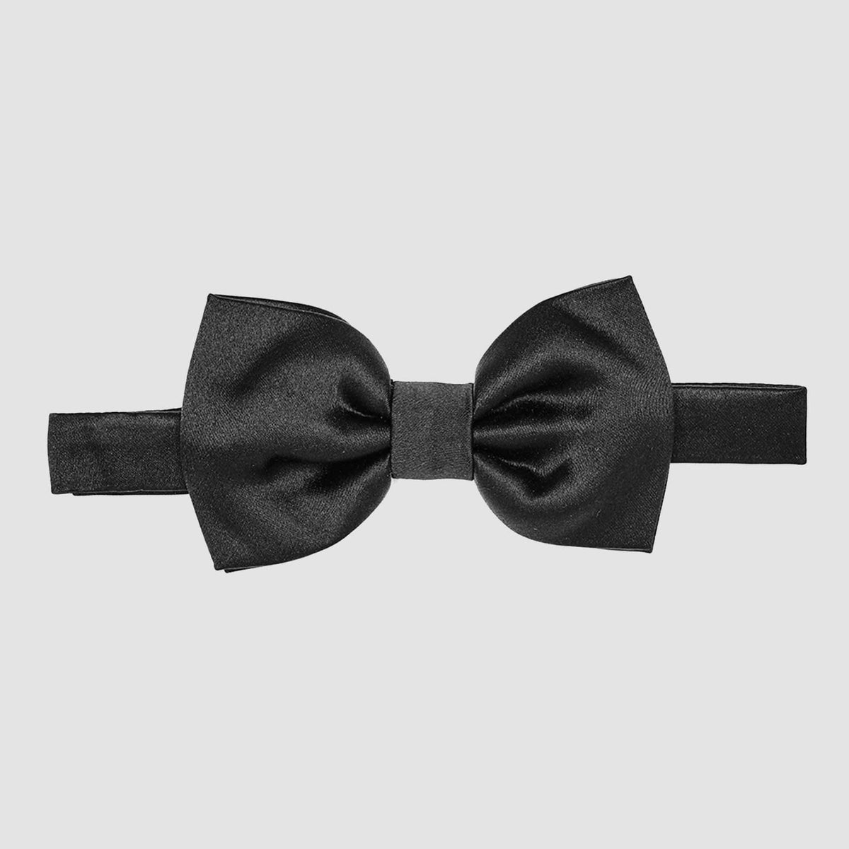 A close up view of the Joe Black classic bow tie in black PJAY000044 including the adjustable strap