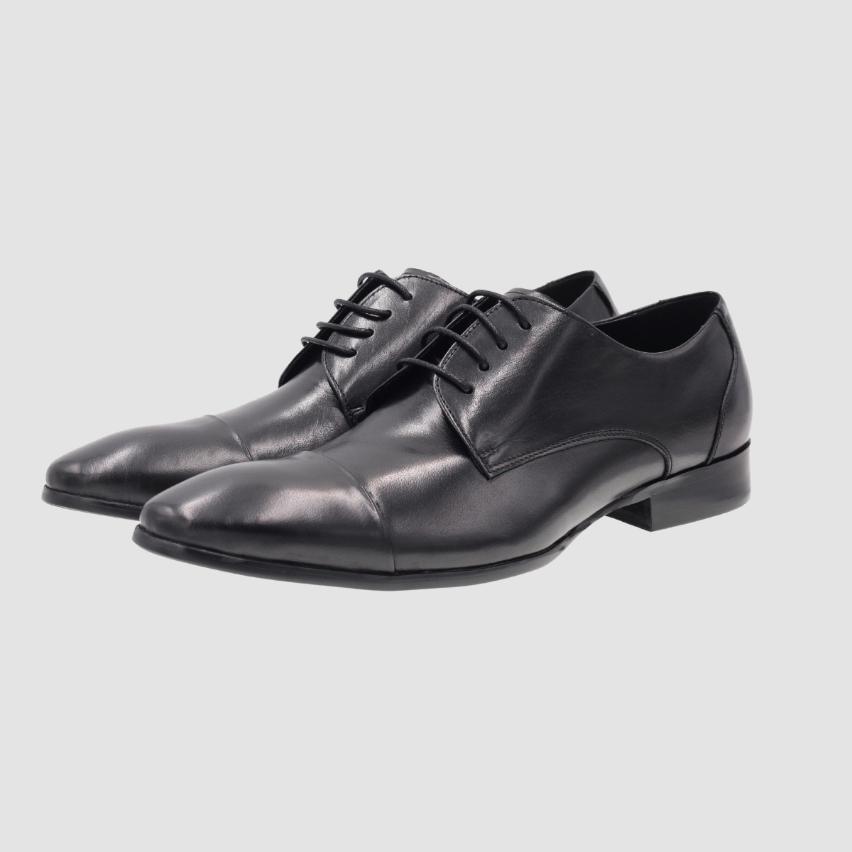 a pair of martino carolus mens leather dress shoes in black with black laces