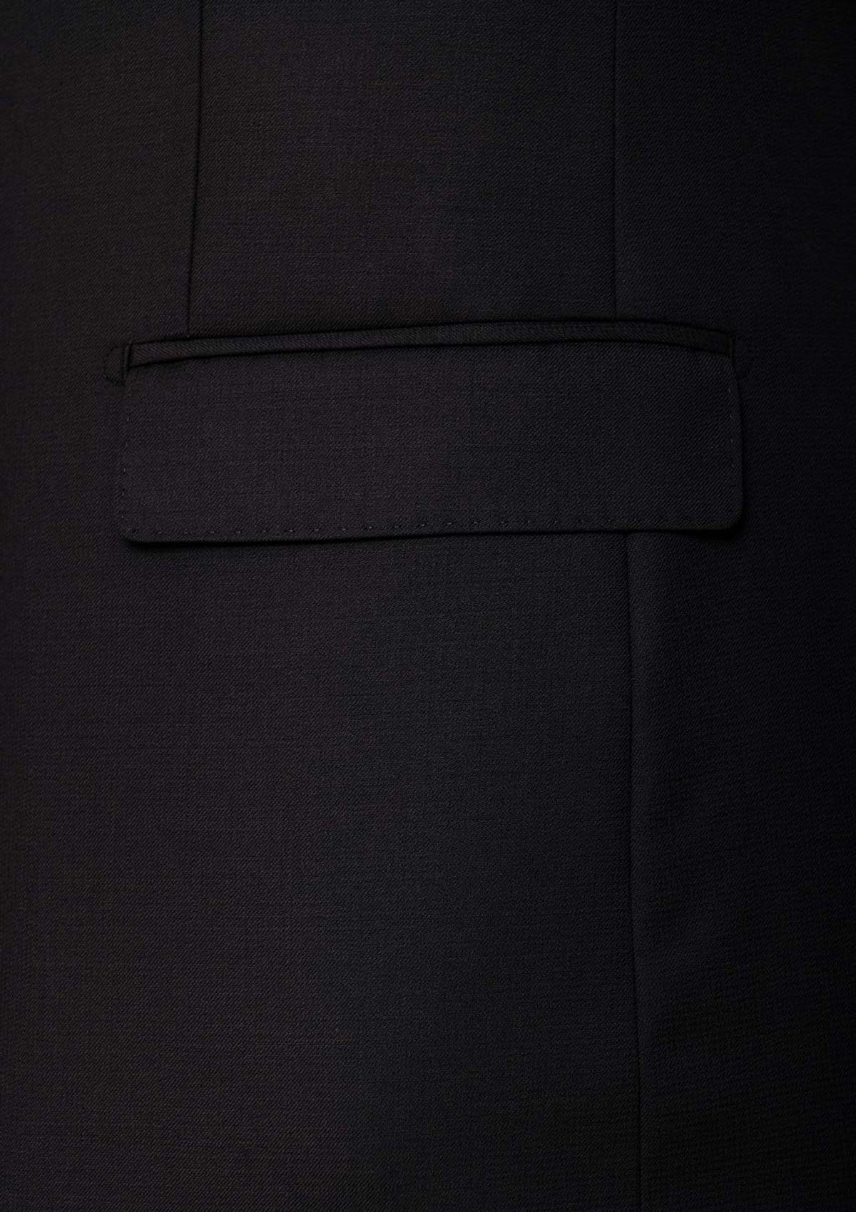 a close up of the pocket detail on the cambridge morse jajcket in black pure wool FMG100