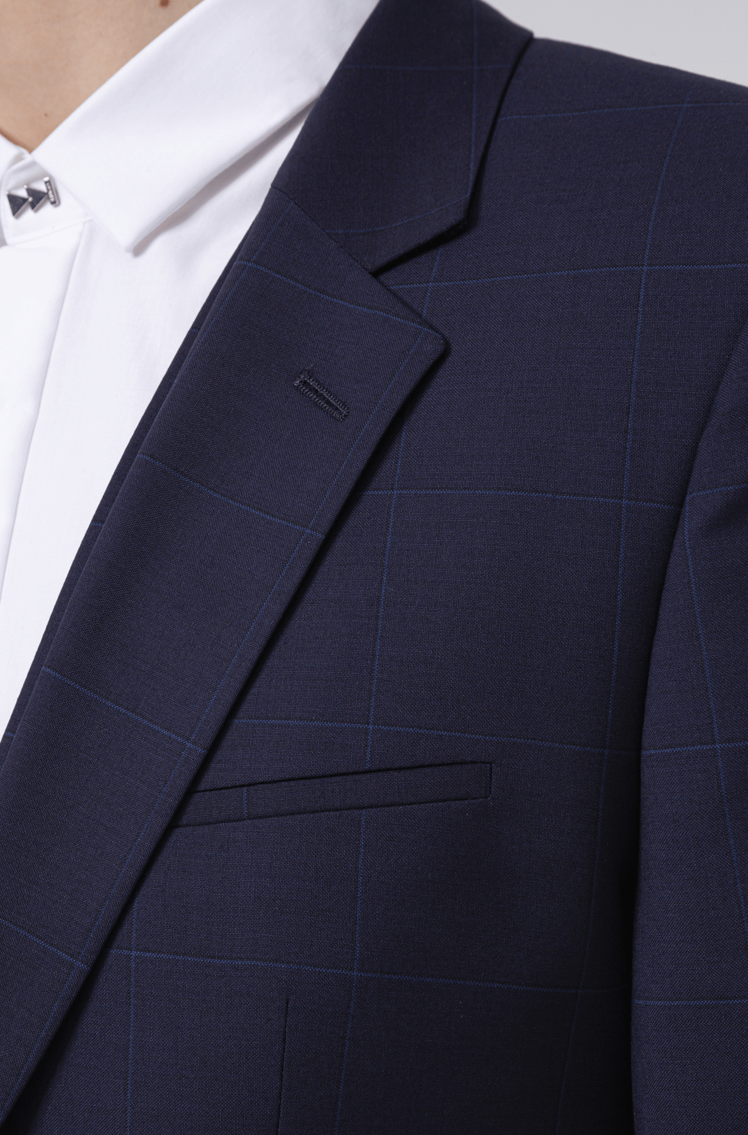 the peak lapel on the hugo boss mens arti hesten suit in dark navy pure wool a flatlay image of the slim fit arti hesten hugo boss suit in blue pure wool 50427352