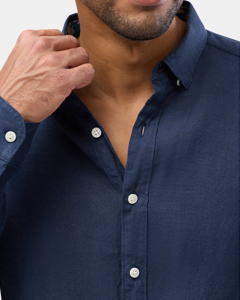 Collar details of the Brooksfield Mens Casual Linen Shirt in Navy