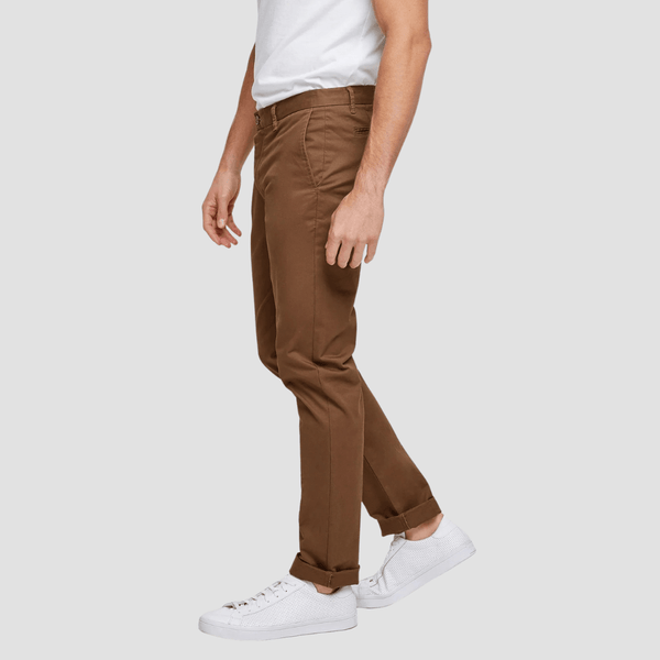 Howard Hudson Tailored Fit Brunswick Chino in Tobacco