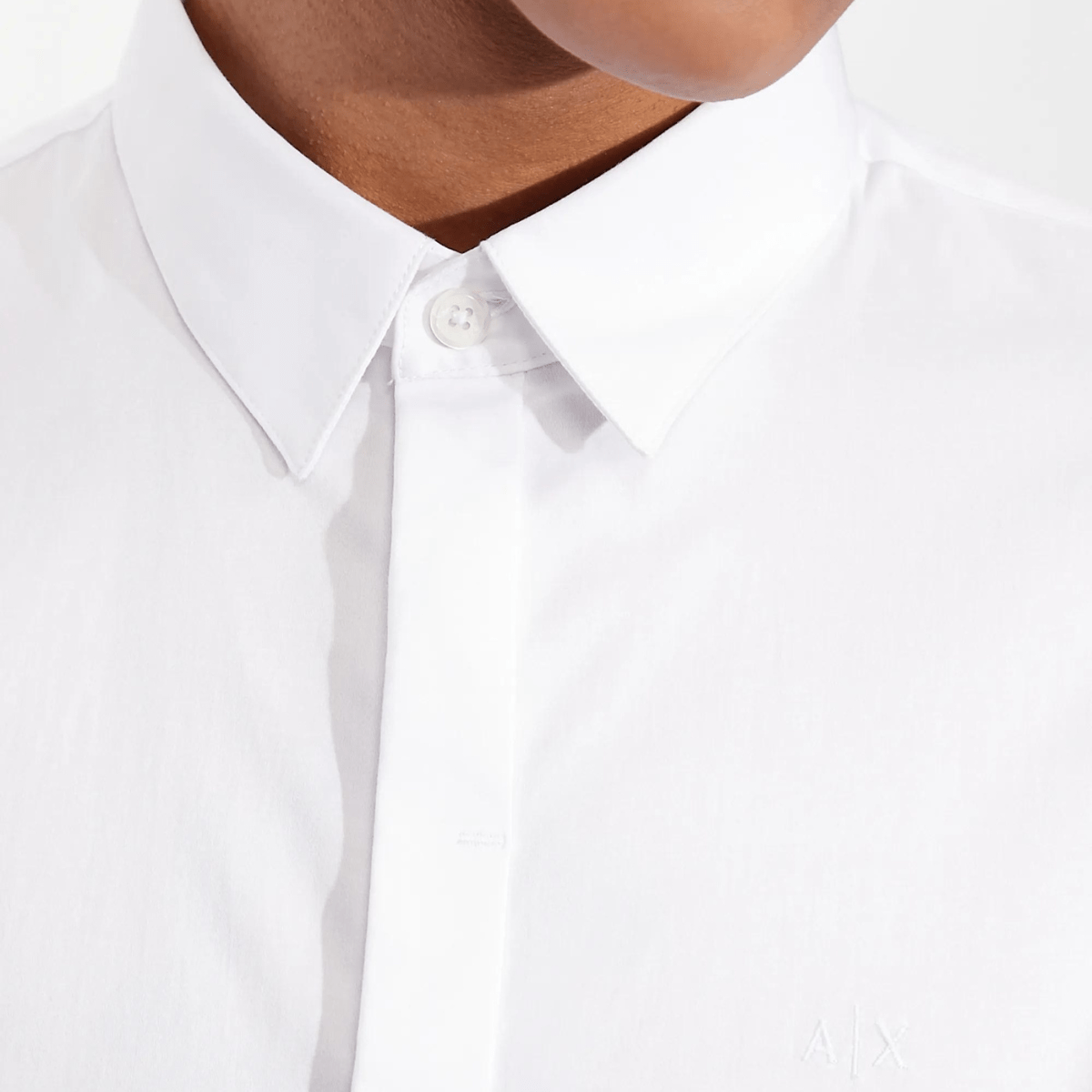 Collar and button details of the slim-fitted cotton polo shirt by Armani