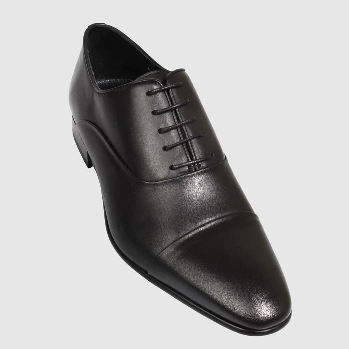 Brando Austin Oxfords in smooth vegtan leather with a chiselled toe, waxed laces and leather sole. 