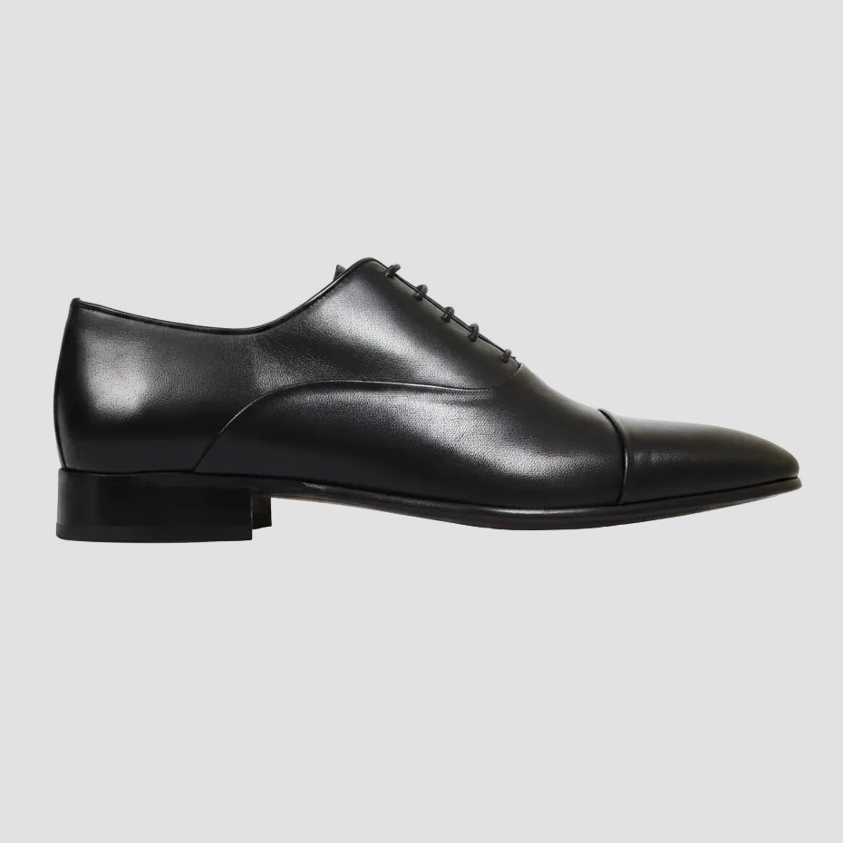 Brando Austin Oxfords in smooth vegtan leather with a chiselled toe, waxed laces and leather sole. 
