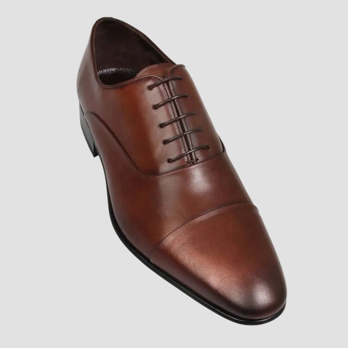 Brando Austin Oxfords in smooth vegtan leather with a chiselled toe, waxed laces and leather sole.