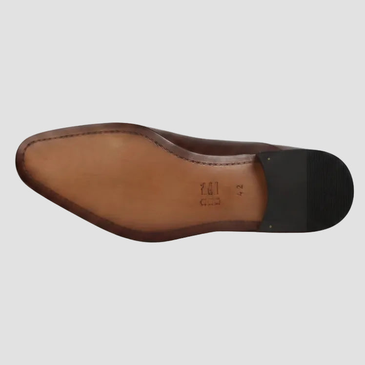Brando Austin Oxfords in smooth vegtan leather with a chiselled toe, waxed laces and leather sole.