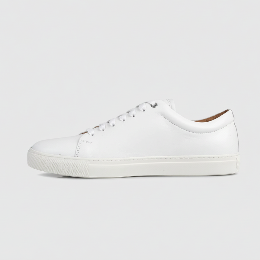 Brando’s Beamer leather sneaker with a natural rubber sole and memory‑foam comfort.
