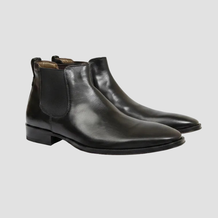 Brando’s Cesar black Chelsea boots, crafted in Italy from smooth leather with piped edging, elastic gussets and a full leather sole.