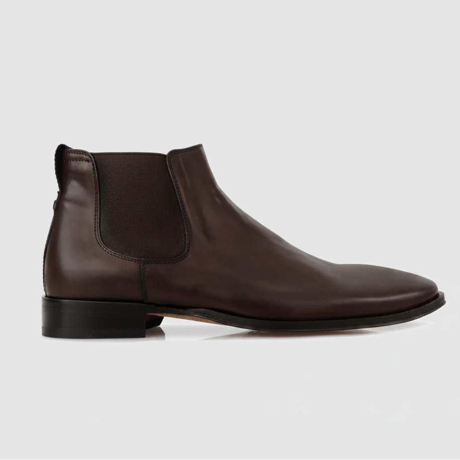 Brando’s Cesar brown Chelsea boots, crafted in Italy from smooth leather with piped edging, elastic gussets and a full leather sole.