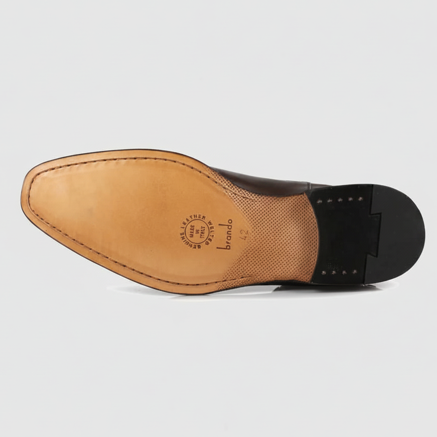Brando’s Cesar brown Chelsea boots, crafted in Italy from smooth leather with piped edging, elastic gussets and a full leather sole.
