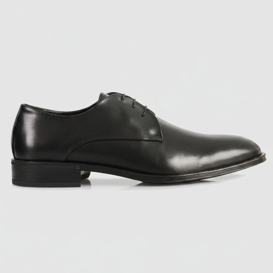 Men’s Mylo black leather lace‑ups by Brando, featuring an elongated rounded toe, polished finish and Italian craftsmanship.