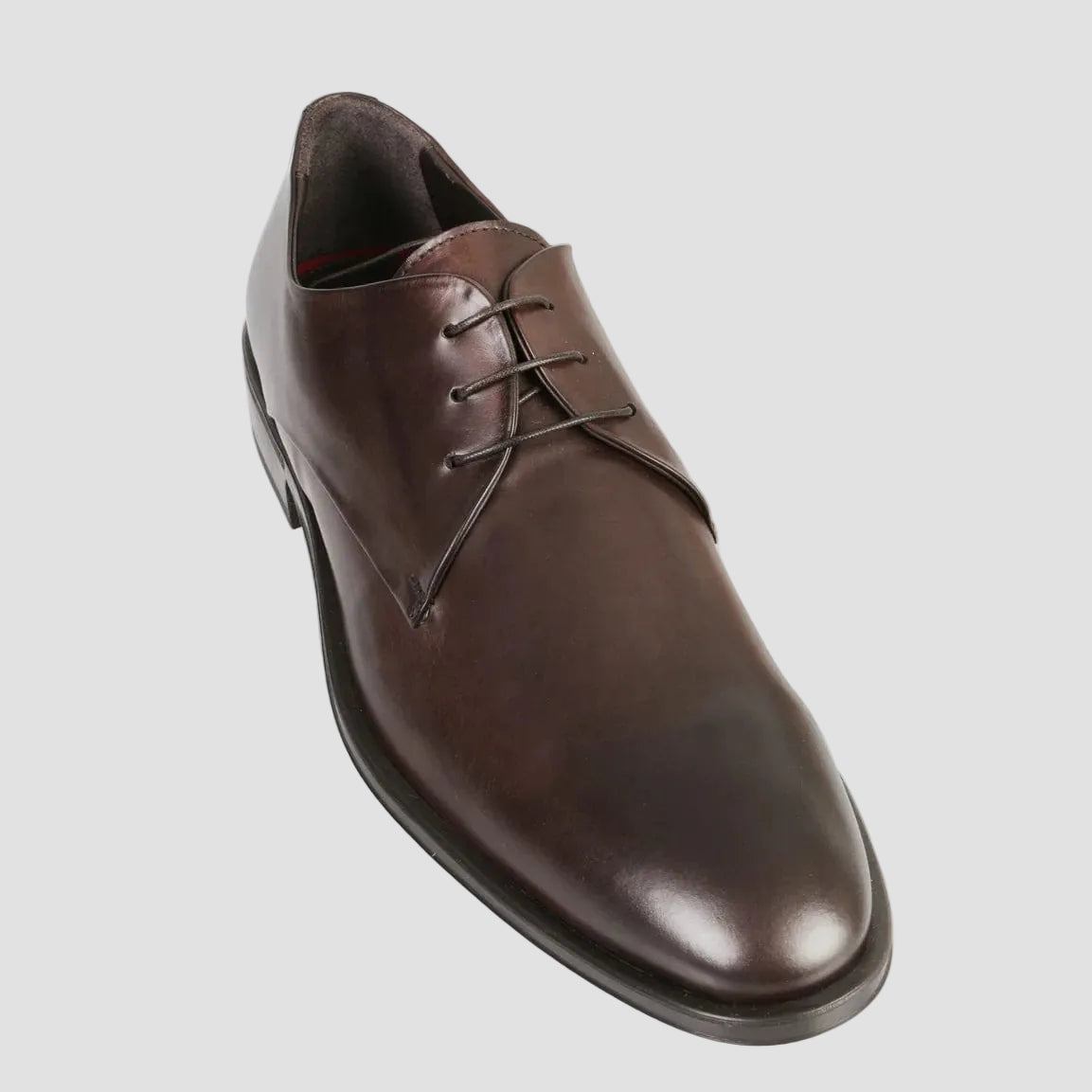 Men’s Mylo brown leather lace‑ups by Brando, featuring an elongated rounded toe, polished finish and Italian craftsmanship.