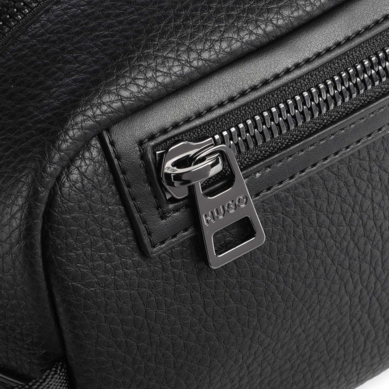 Hugo Boss Elliot Washbag in Black