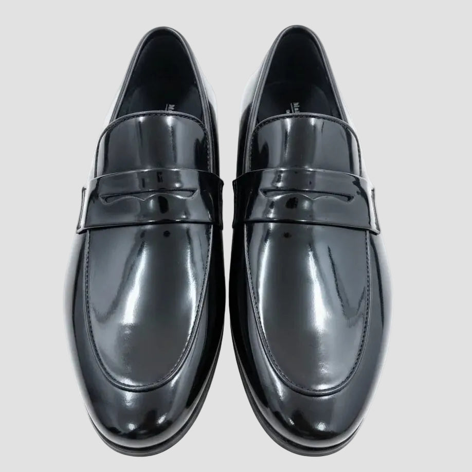 Slim fit men's leather loafer by Martino Carolus.