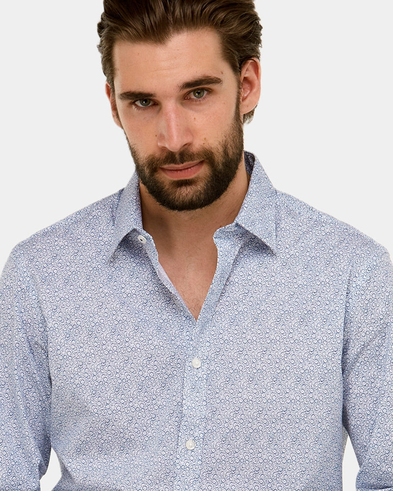 a pointed collar and pearl white buttons on the brooksfield mens shirt