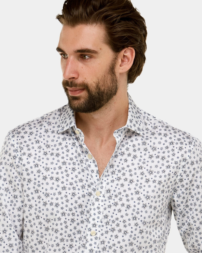 showing the narrow spread collar of the brooksfield mens printed shirt