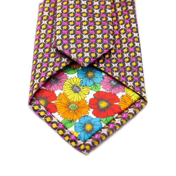 Mens Italian Geometric Silk Neck Tie in Gold and Fuschia