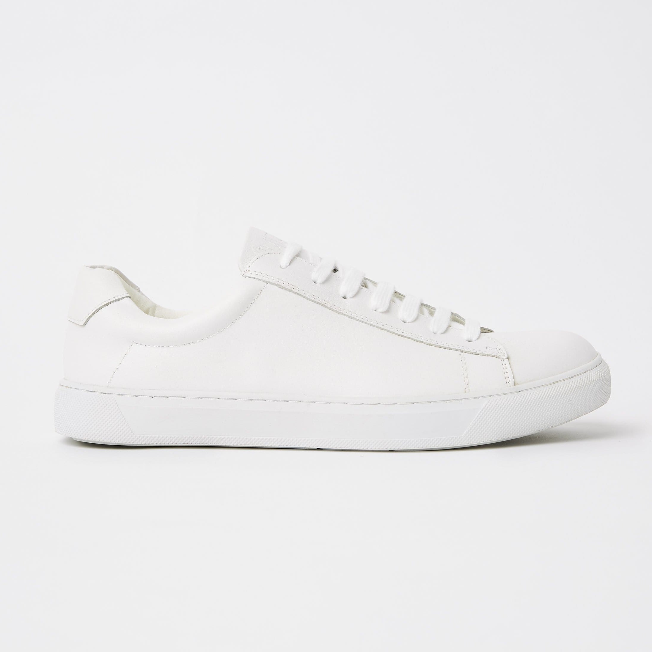 a side view of the mavericks mens white leather sneaker