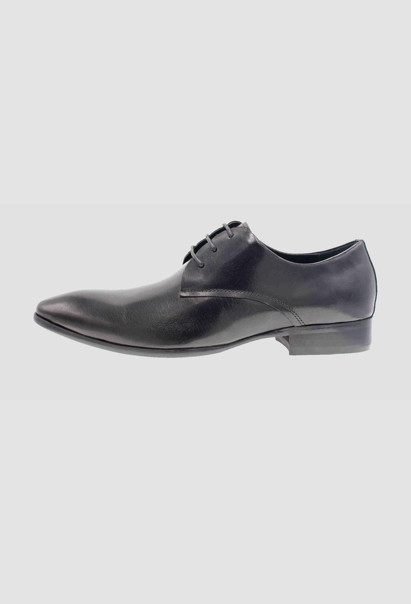 a side view of the martino carolus leather lace up shoe in black FM194B