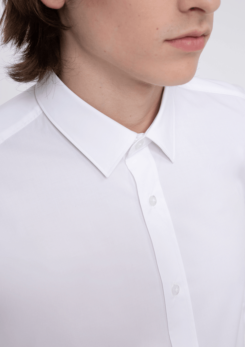 a close up of the kent collar detail on the Hugo slim fit Elisha business shirt in white pure cotton