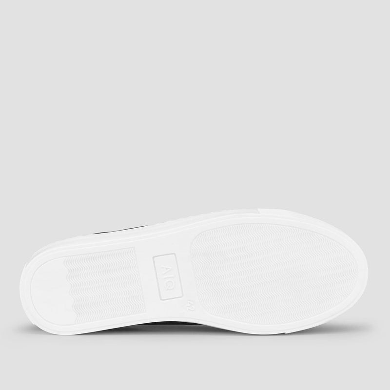 the white sole of the aquila smith mens sneaker