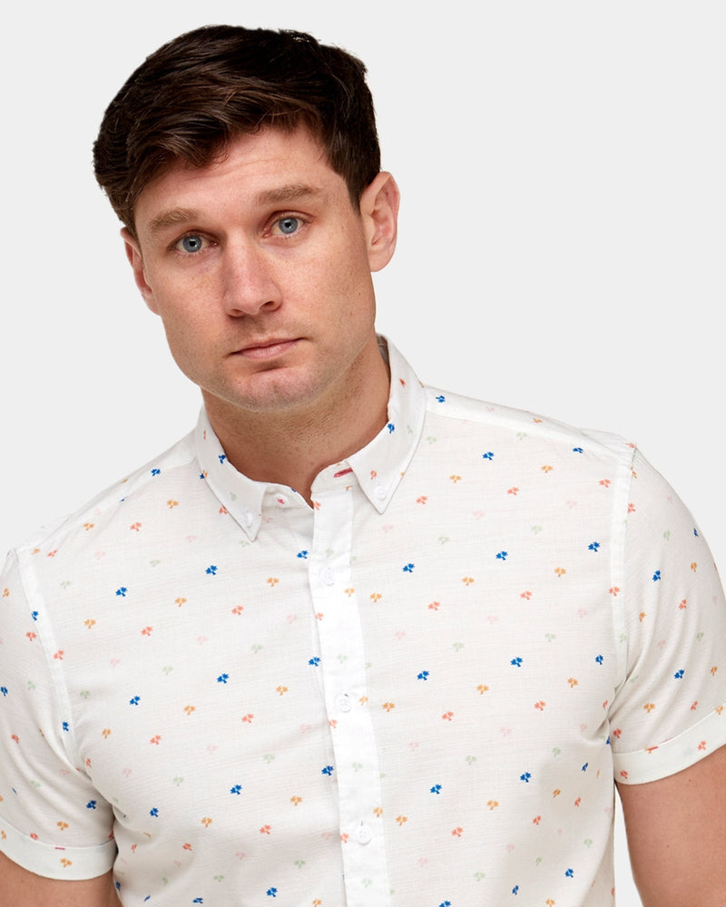 the fixed collar on the short sleeve mens casual shirt