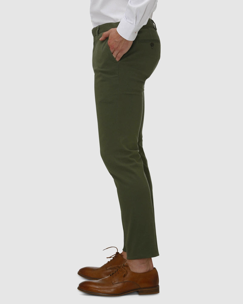the tapered slim fit of the mens chino pant 
