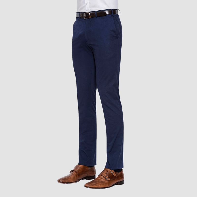 side view of the mens chino pant in navy FJF975