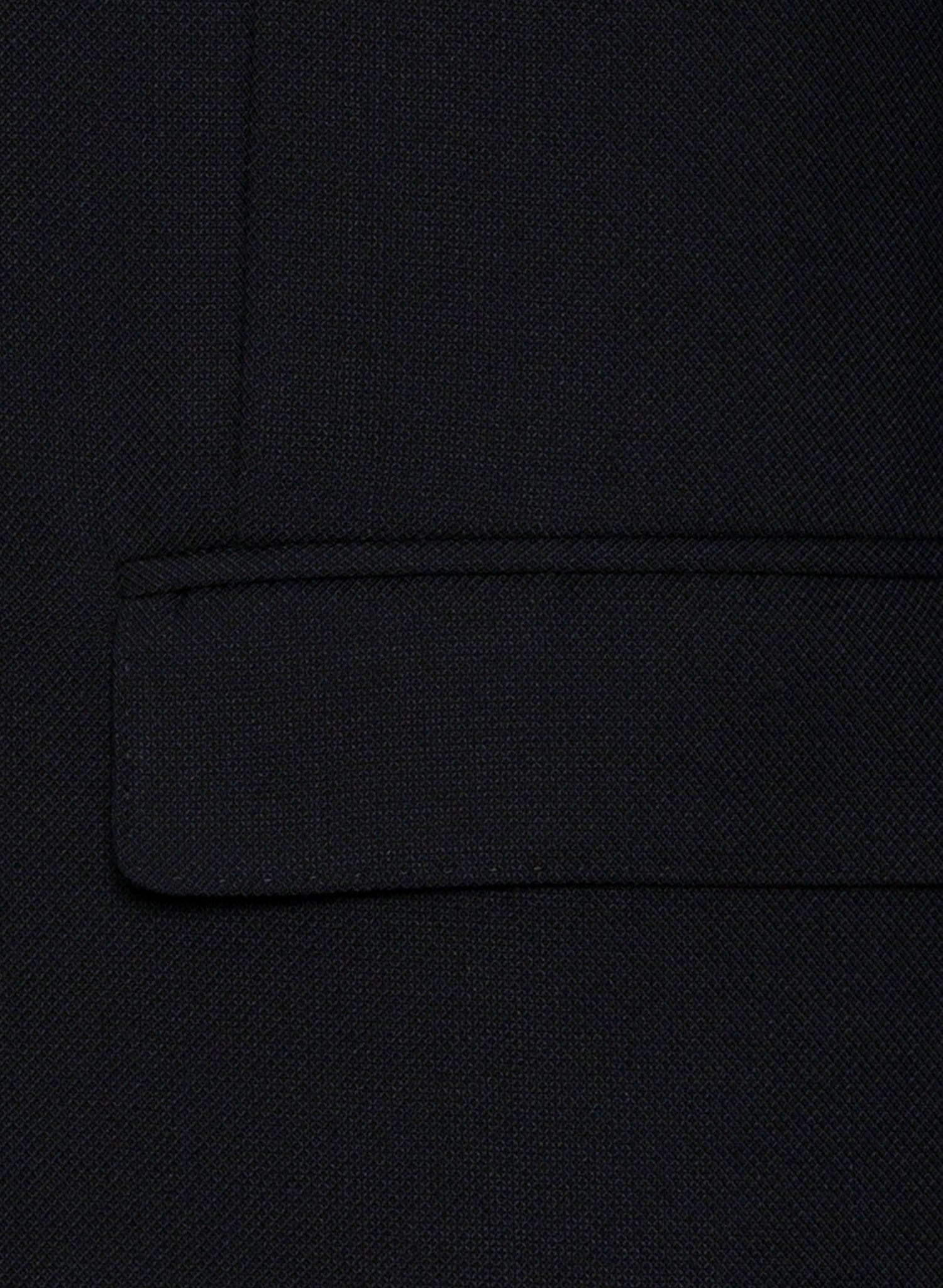 a close up view of the pocket detail on the cambridge classic fit unit sports jacket in navy FCD012