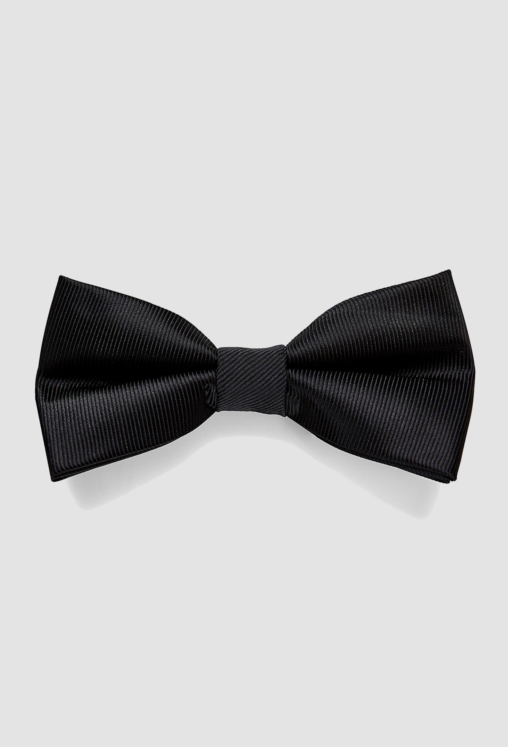 a black grosgrain fabric bow tie by gibson suits