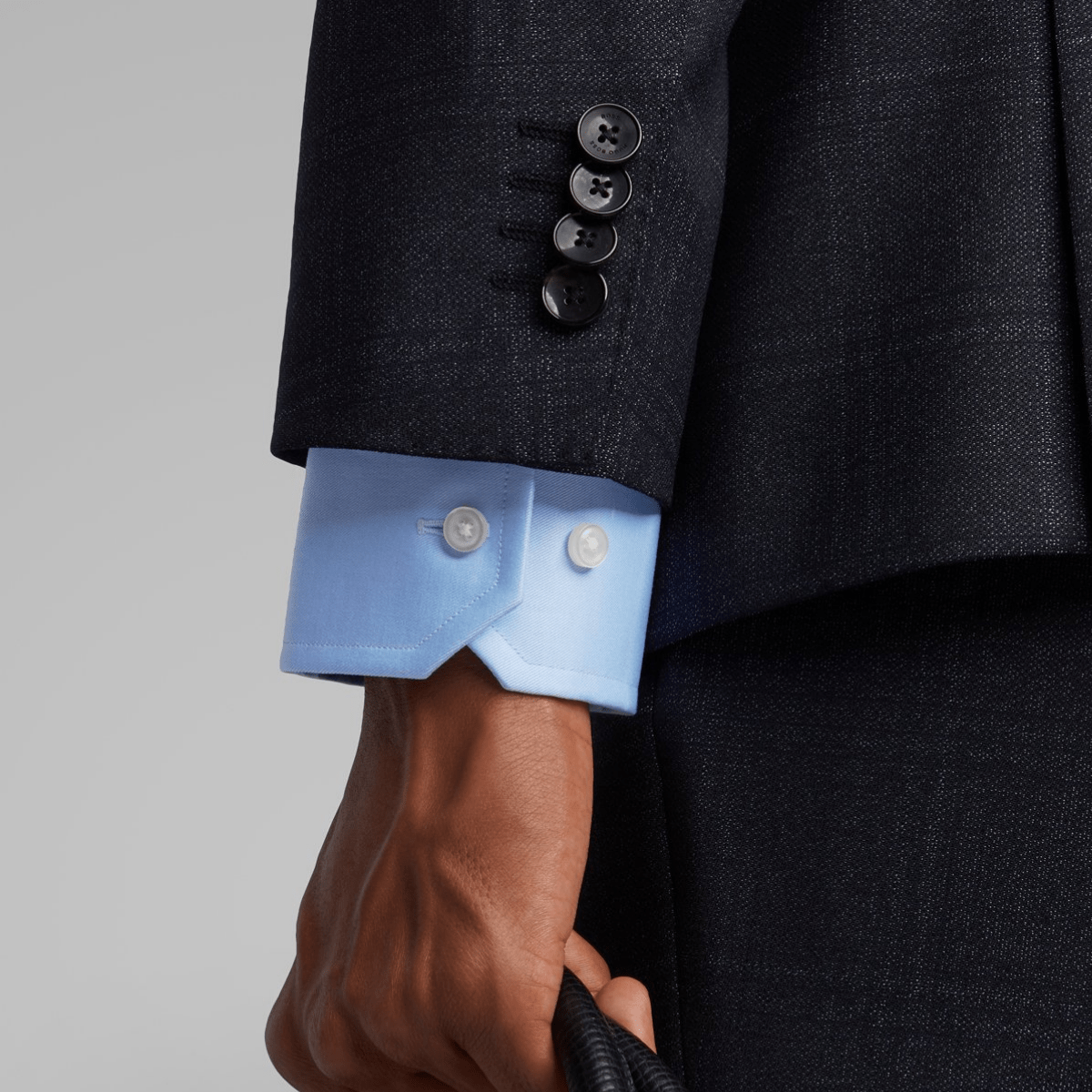 the single cuff detail on the hugo boss mens enzo shirt