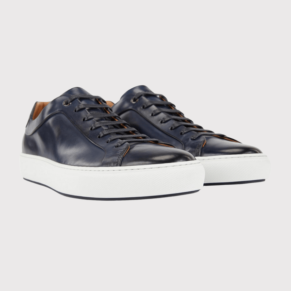 the hugo boss navy mens trainers with white sole and navy laces