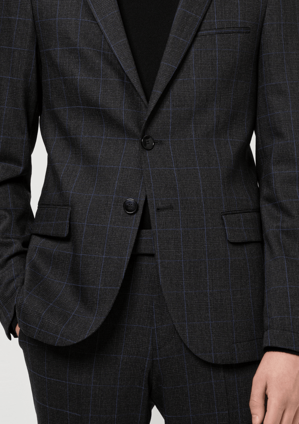 the double button closure with black buttons, two side pockets and the lapel of the hugo anfred mens suit blazer by hugo boss