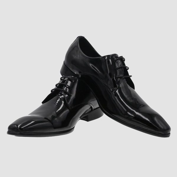 a shiny finish mens leather patent formal shoe in black