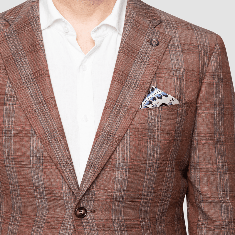 a close up fo the notched lapel of the studio italia mens sports jacket a red check linen fabric