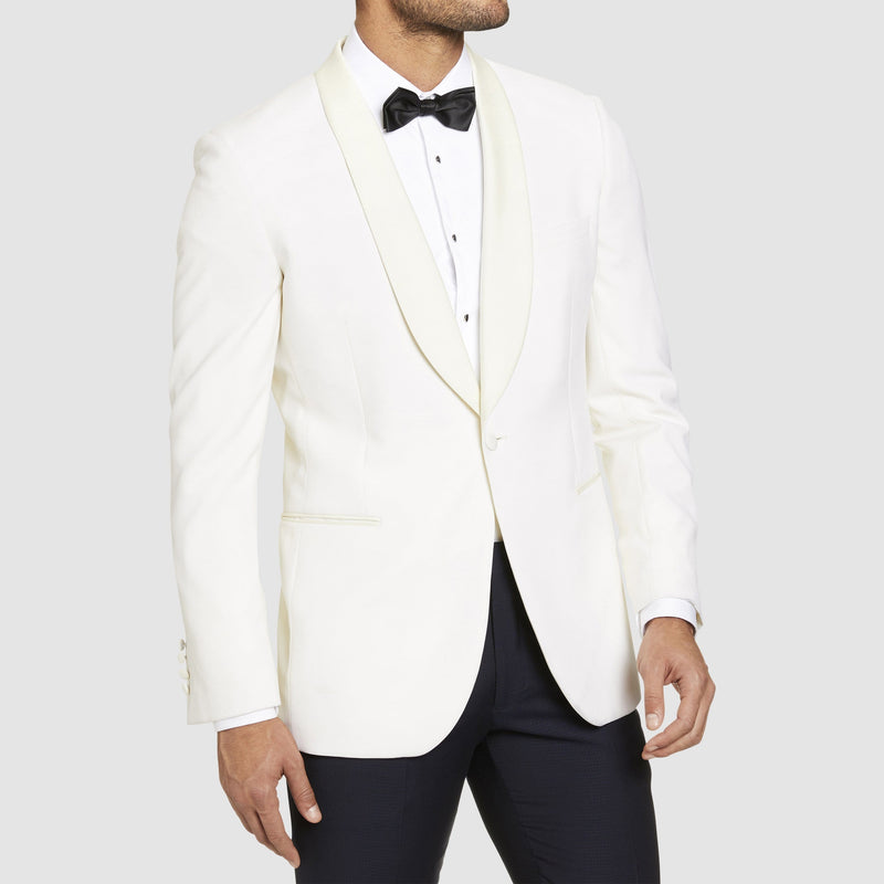 a front view of the studio italia slim fit prince shawl collar tuxedo jacket ST-436-81 in ivory  styled with a black trouser and dinner shirt