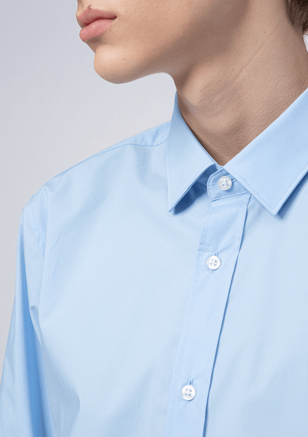 the collar and front button detail on the  hugo boss slim fit elisha business shirt in light blue cotton